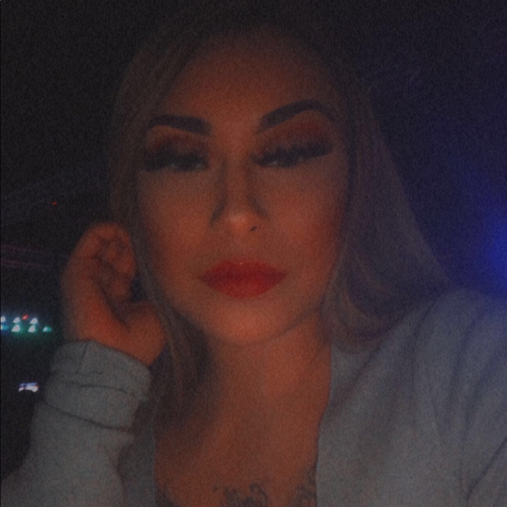 Meet your Posher, Alexis